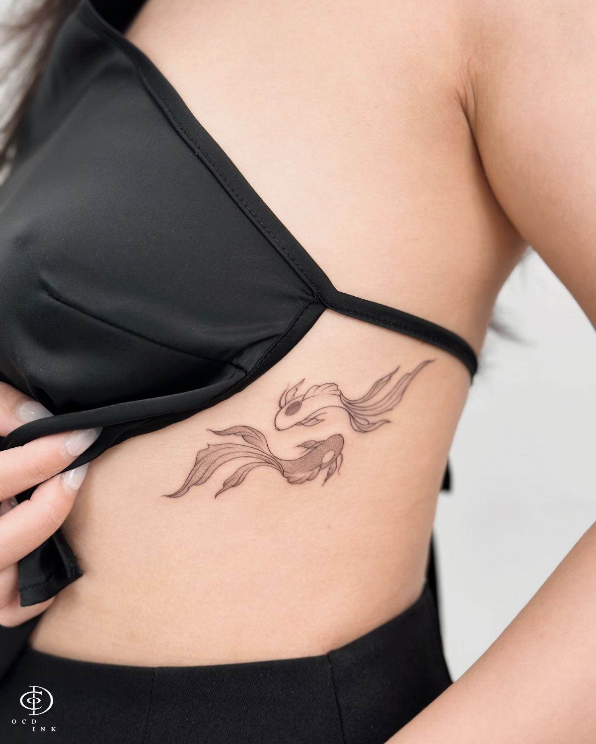 Tattoos of Black and White Roses: Meanings and Styles