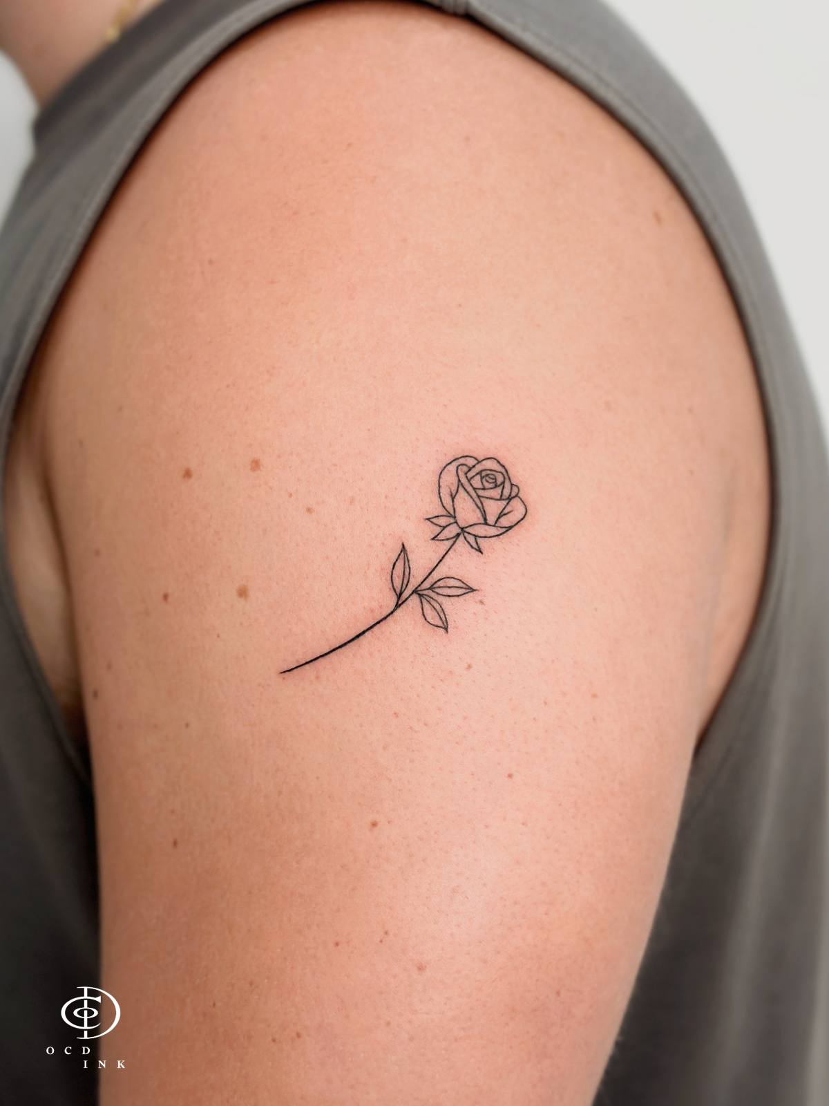 Tattoos of Black and White Roses: Meanings and Styles