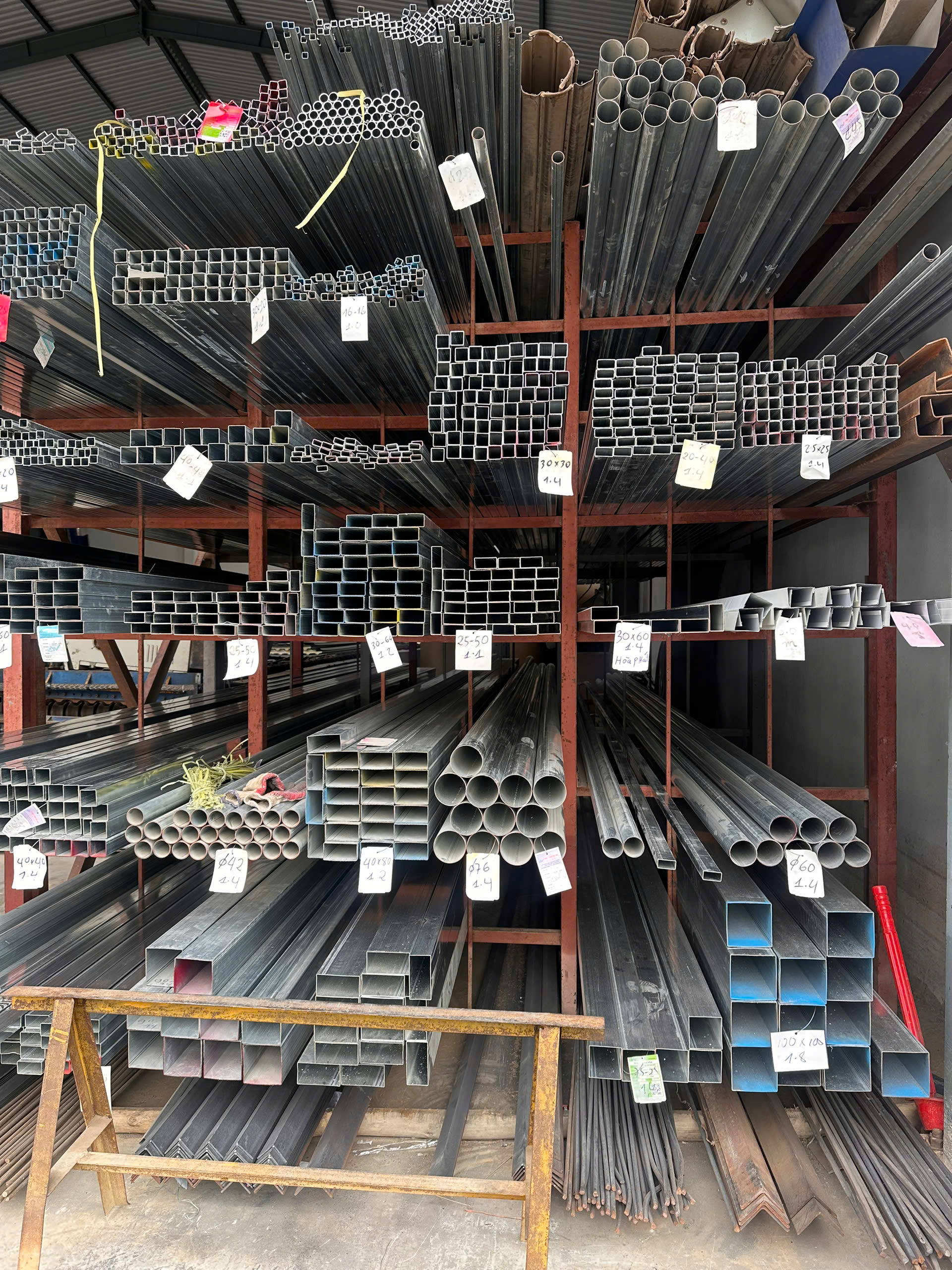 So sánh thép hộp mạ kẽm và thép hộp đen