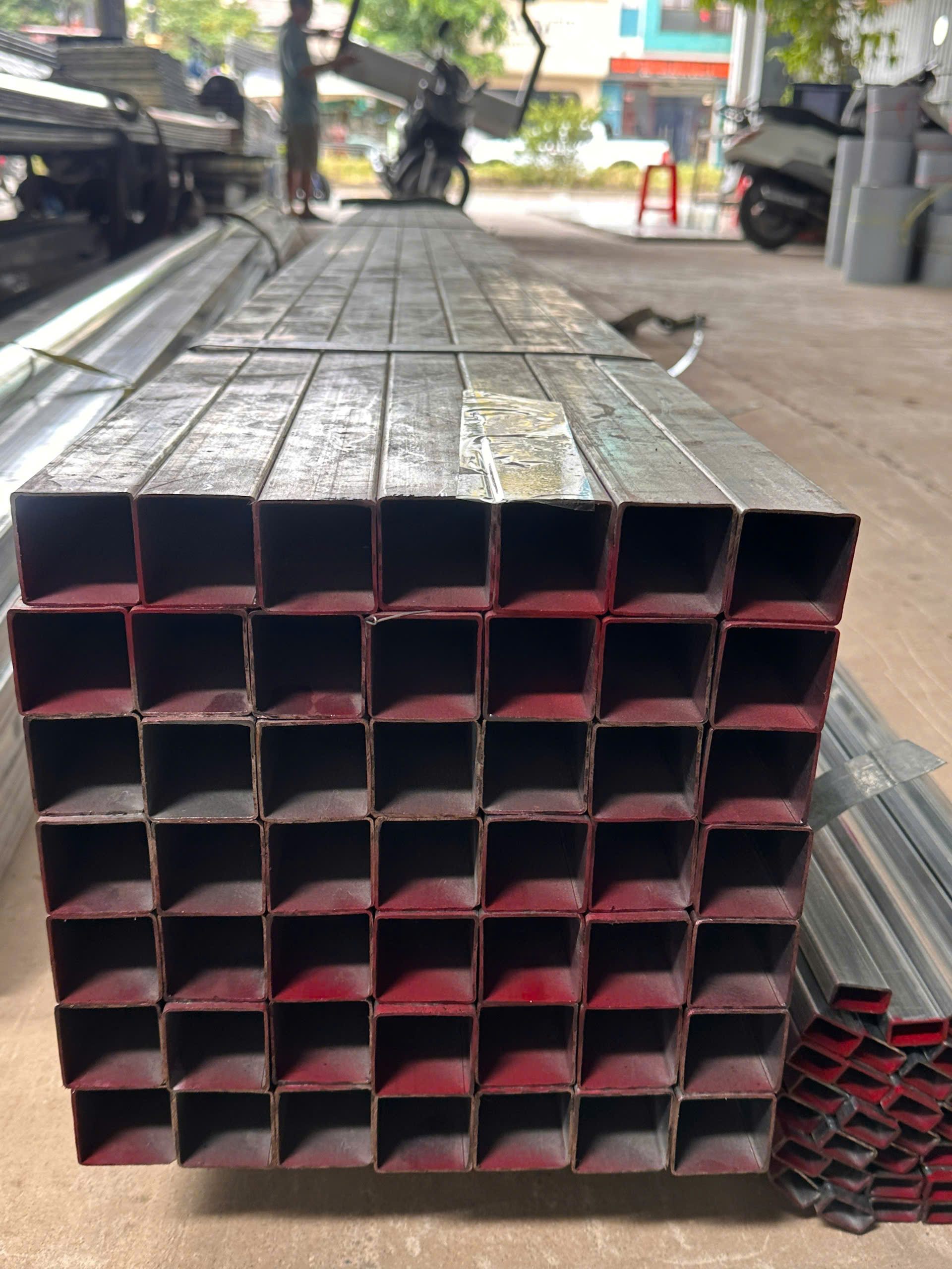Thép hộp mạ kẽm và thép hộp đen nhiều quy cách