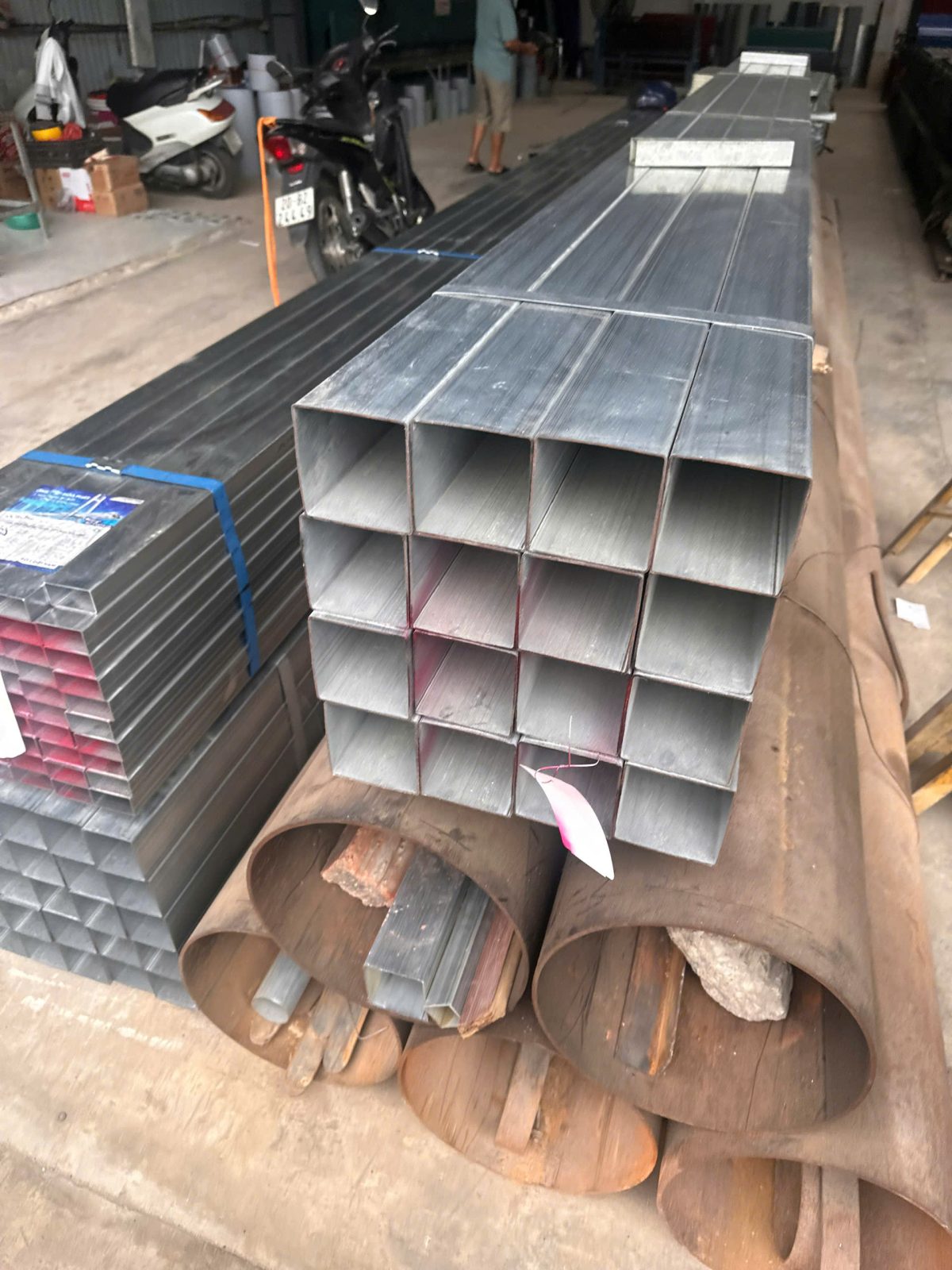 Các yếu tố ảnh hưởng đến giá thép hộp