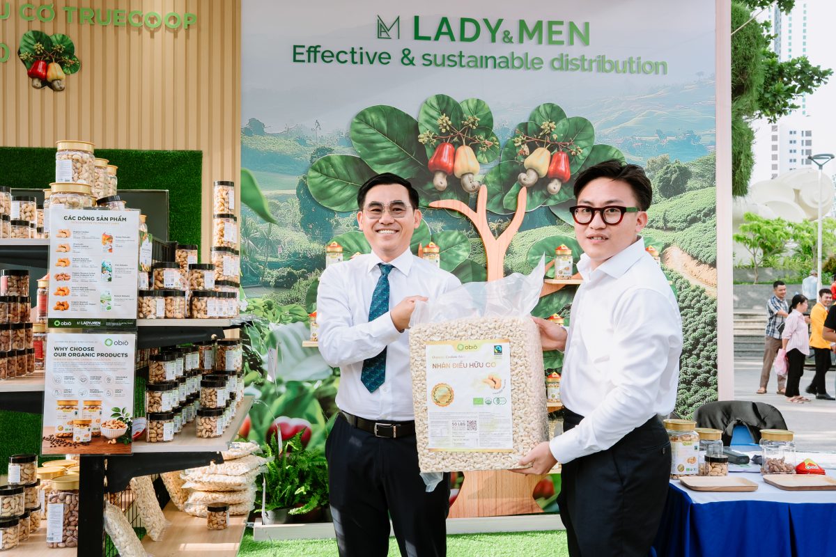 packaging nuts in agriculture organic