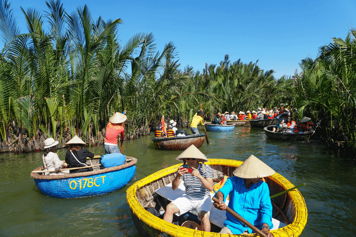 5-Day Heritage & Coastline Journey in Central Vietnam