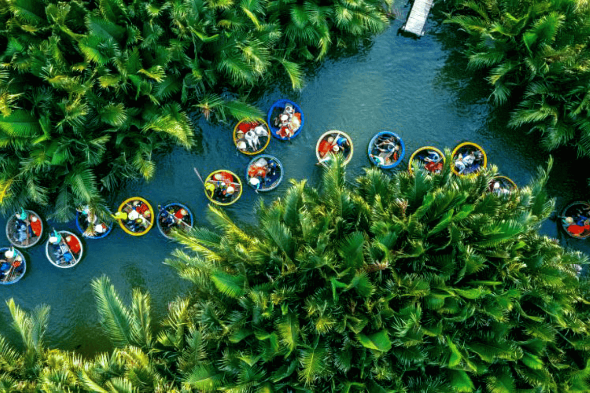 5-Day Heritage & Coastline Journey in Central Vietnam