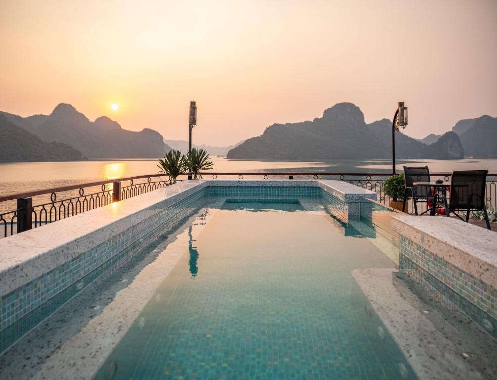 2D1N/3D2N On Indochine Grand Cruise 5 stars – Lan Ha Bay