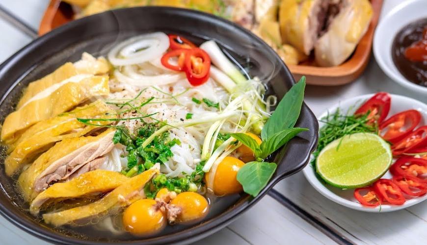 Vietnamese Cuisine: Best Traditional Dishes and Street Food to Try in Vietnam