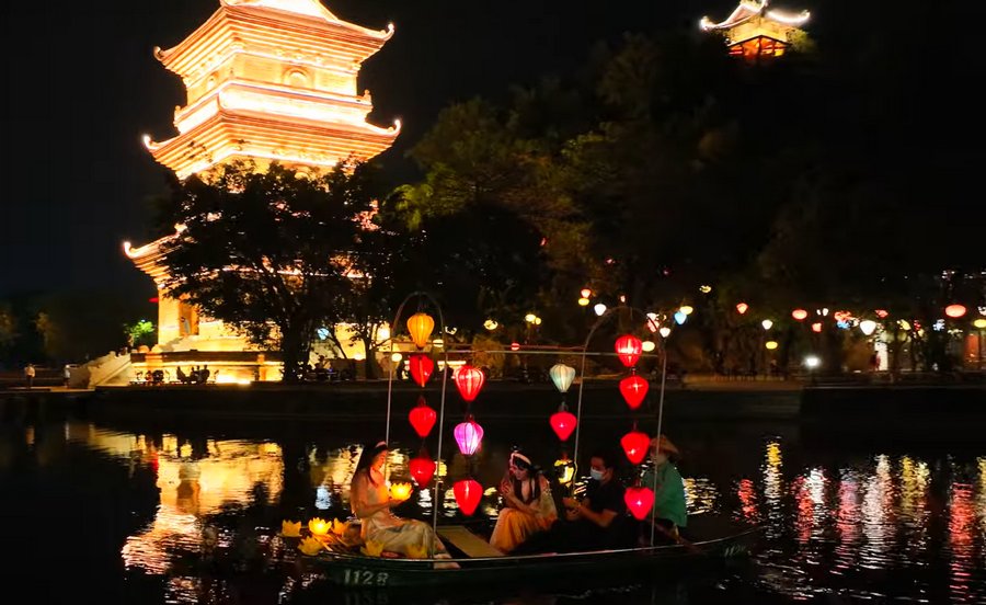 From Hanoi: 2-Day Private Ninh Binh Escape – Nature, Craft & Village Life