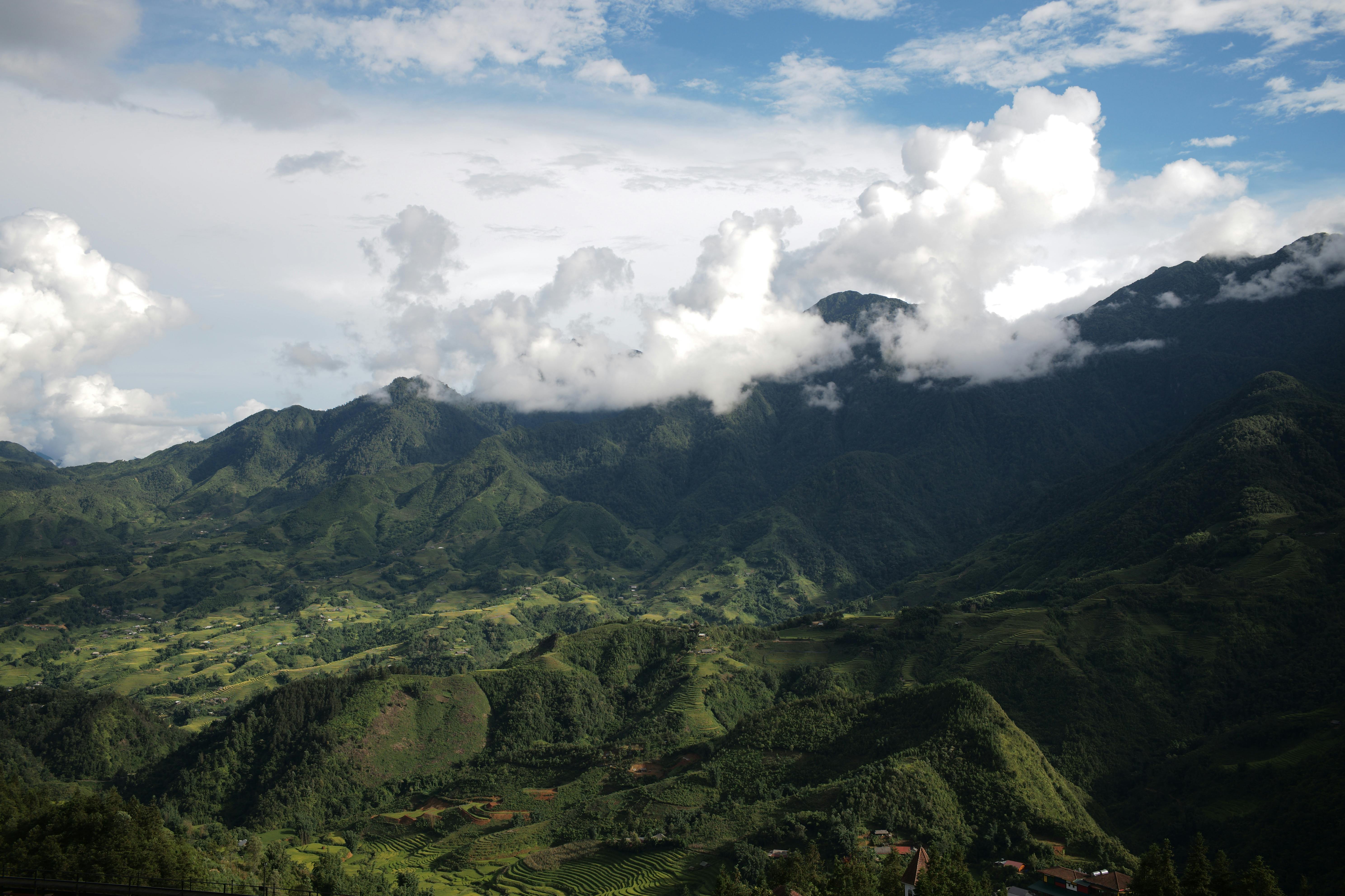 Sapa mist between peaks