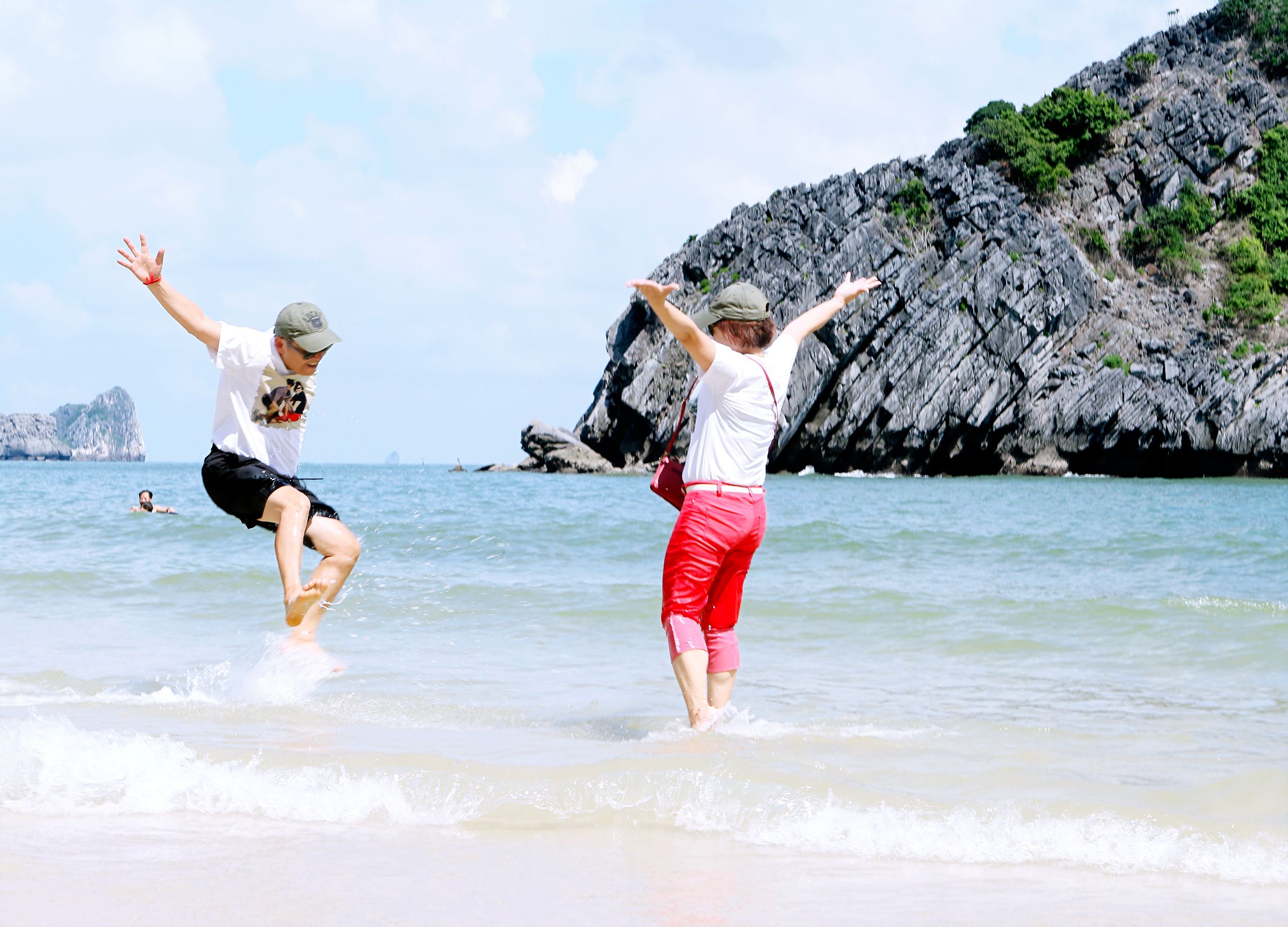 Cat Ba Island Travel Guide: The Gateway To Lan Ha Bay – Everything You Need To Know [Azotar Travel]