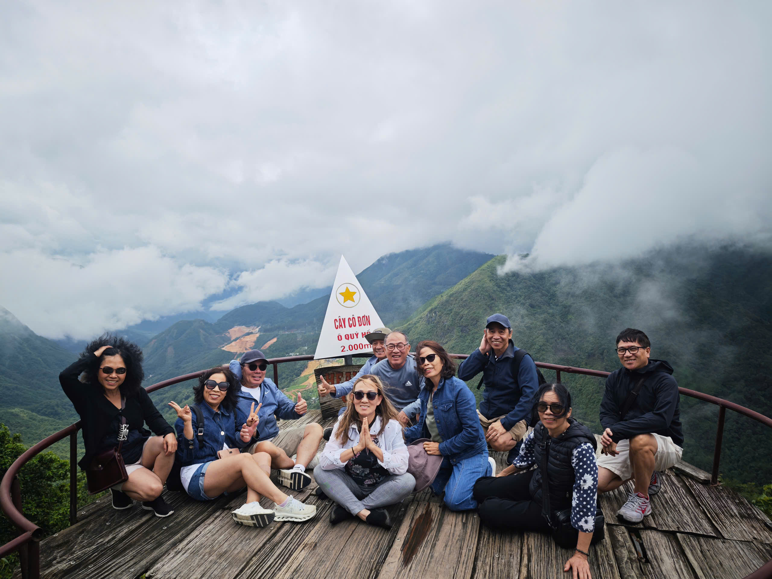 Sapa mist between peaks