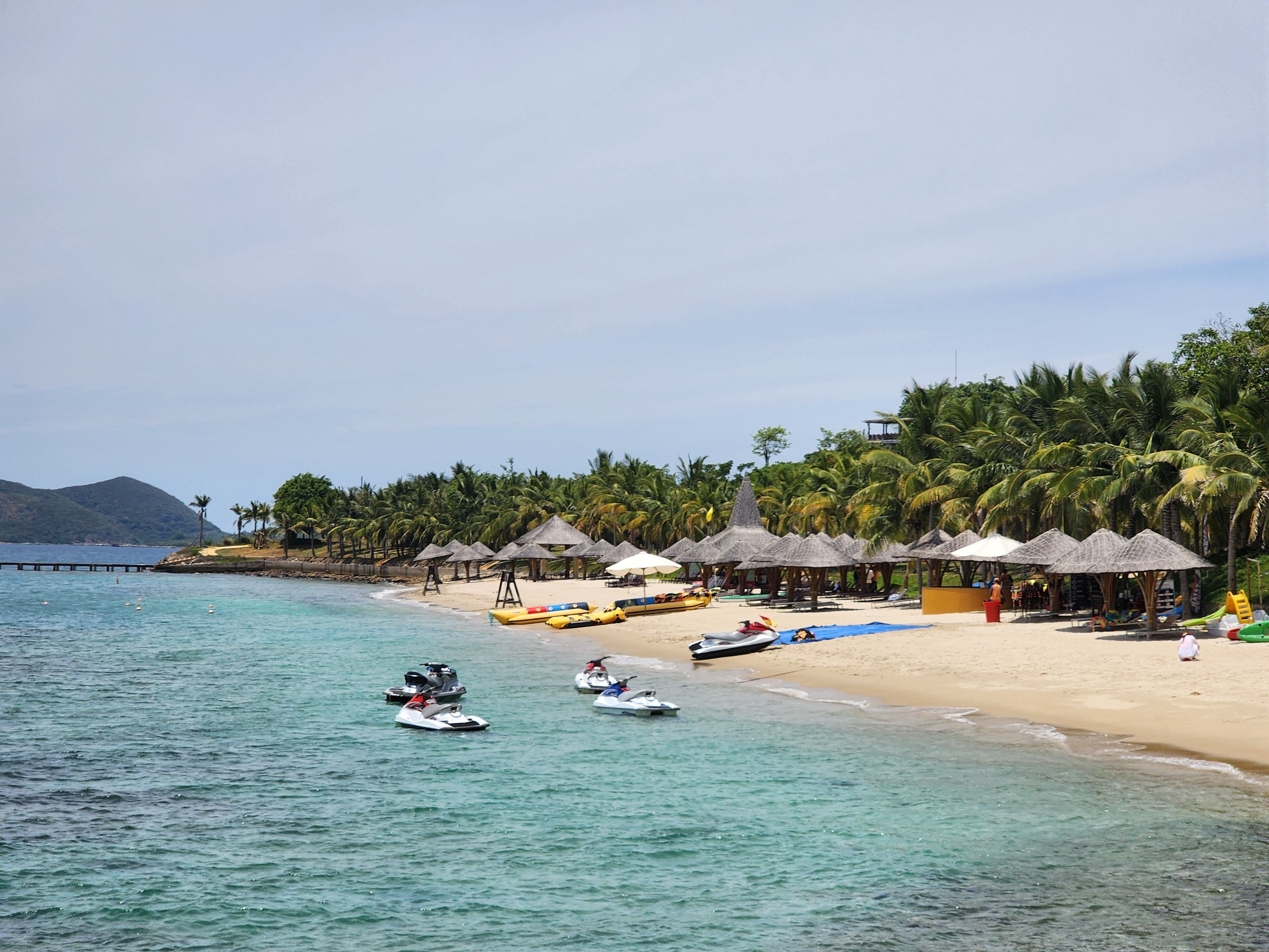 Nha Trang Travel Guide: Vietnam’s Premier Coastal City: Beaches, Islands & Beyond [Azotar Travel]