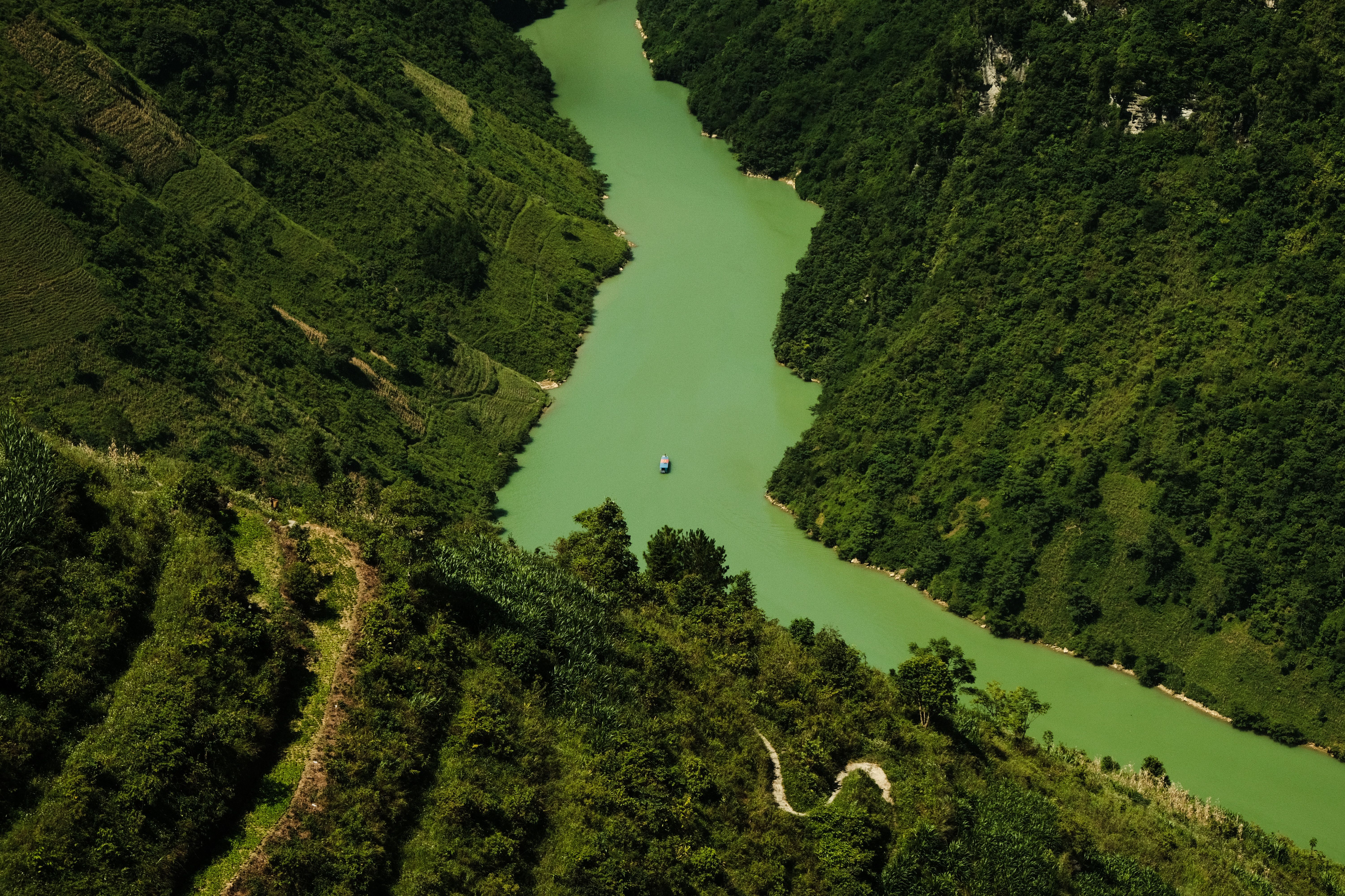 5-Day Ha Giang Loop Private Tour – Dong Van, Ma Pi Leng Pass & Du Gia