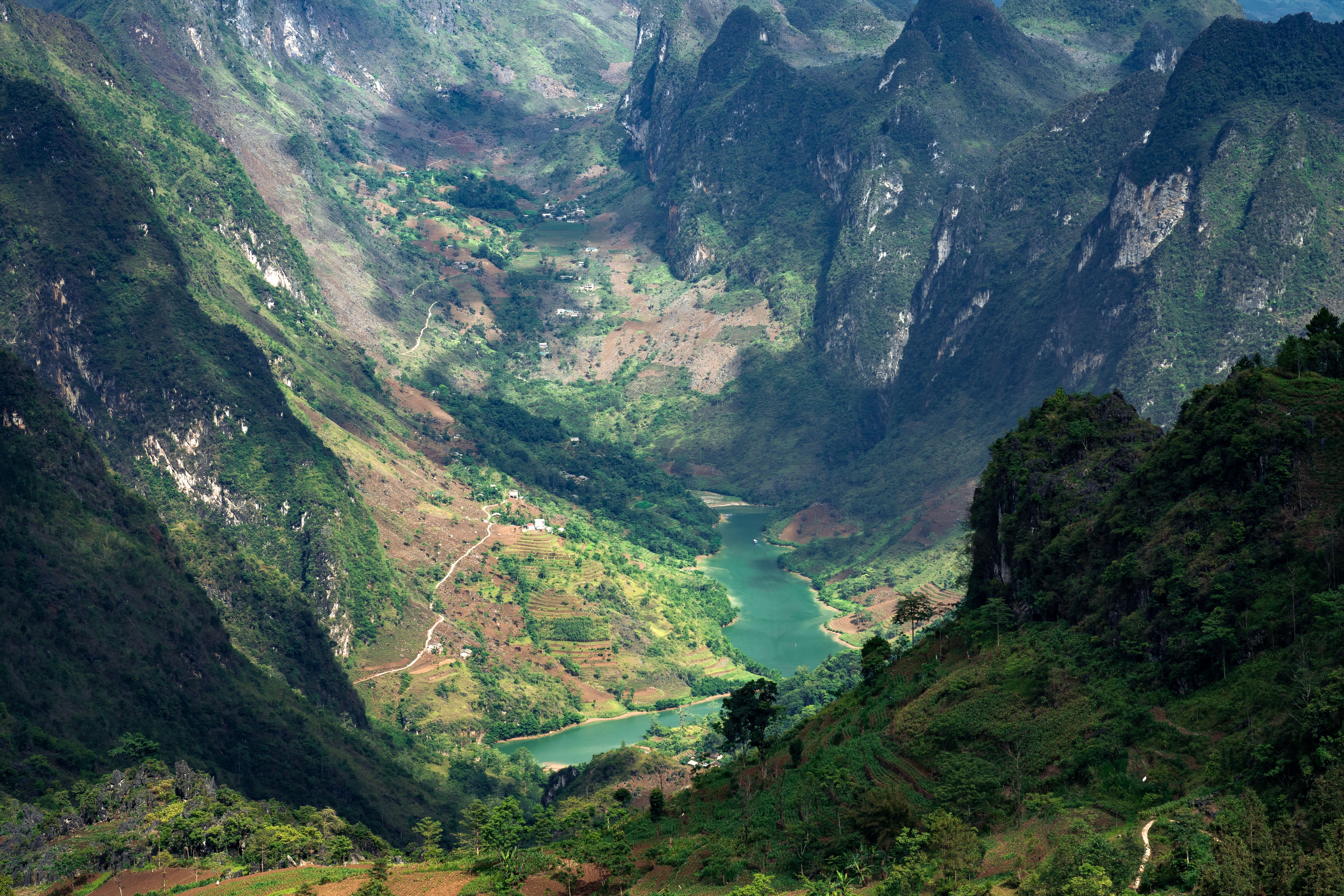 5-Day Ha Giang Loop Private Tour – Dong Van, Ma Pi Leng Pass & Du Gia