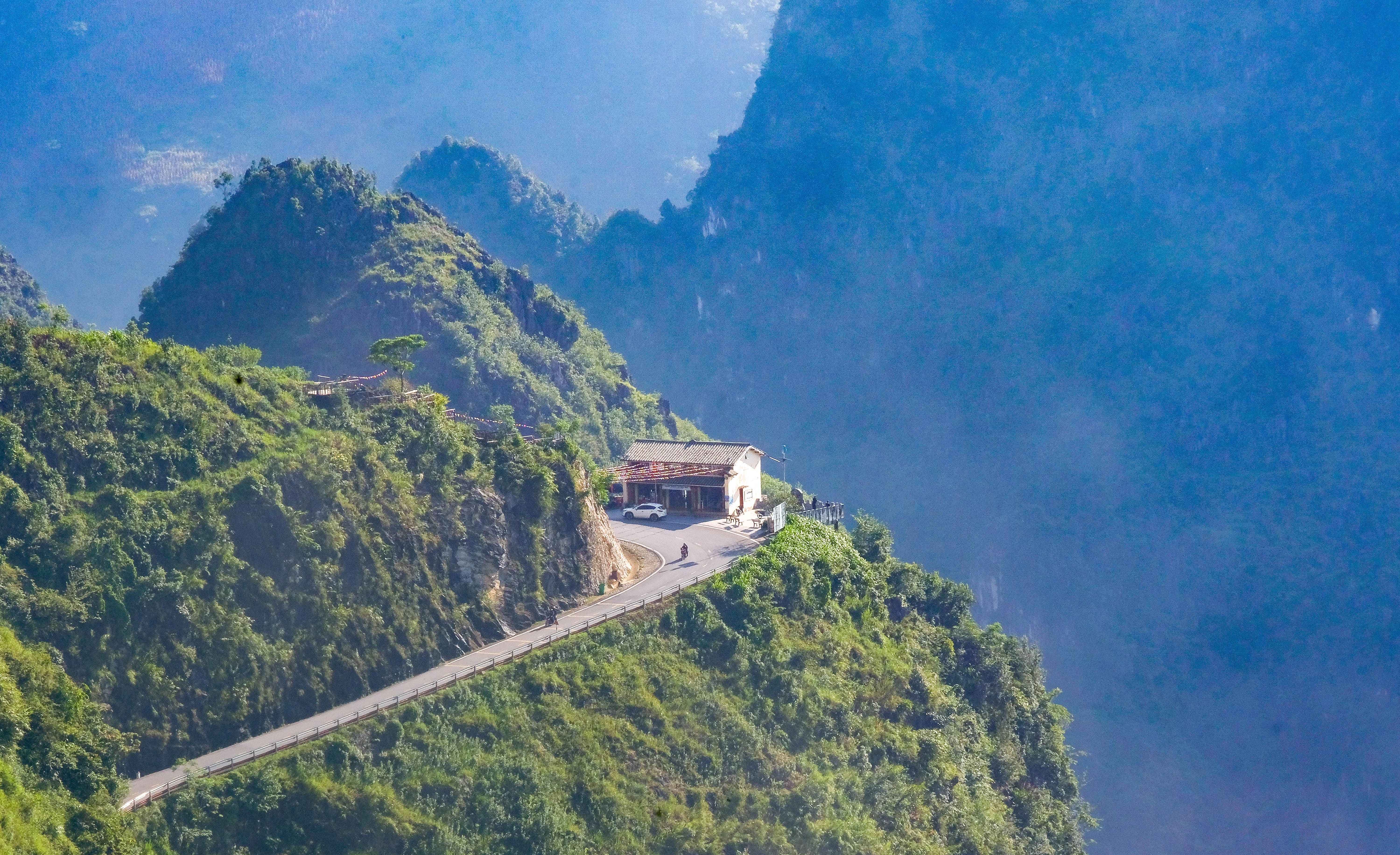 5-Day Ha Giang Loop Private Tour – Dong Van, Ma Pi Leng Pass & Du Gia