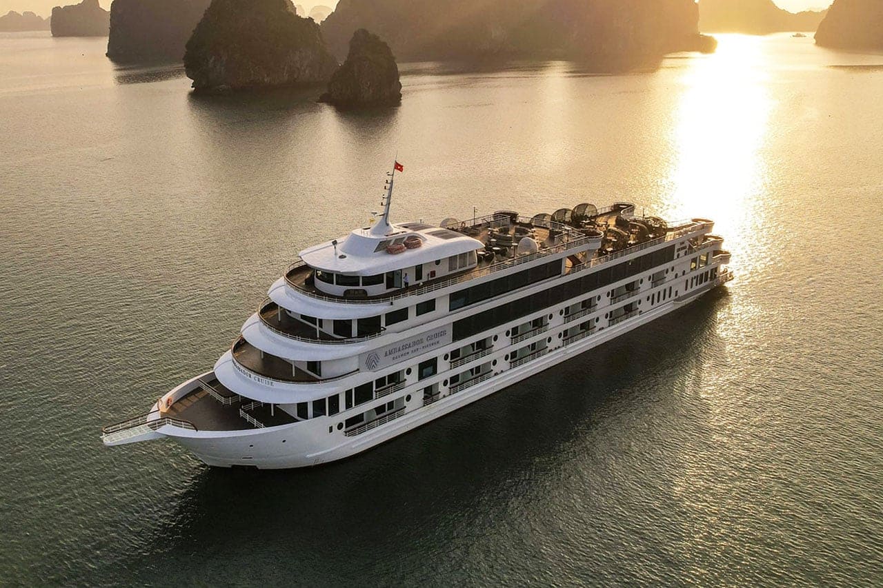 3-Day Vietnam Tour: Ninh Binh, Ha Long Bay & Dragon Pearl Cave Dinner Show