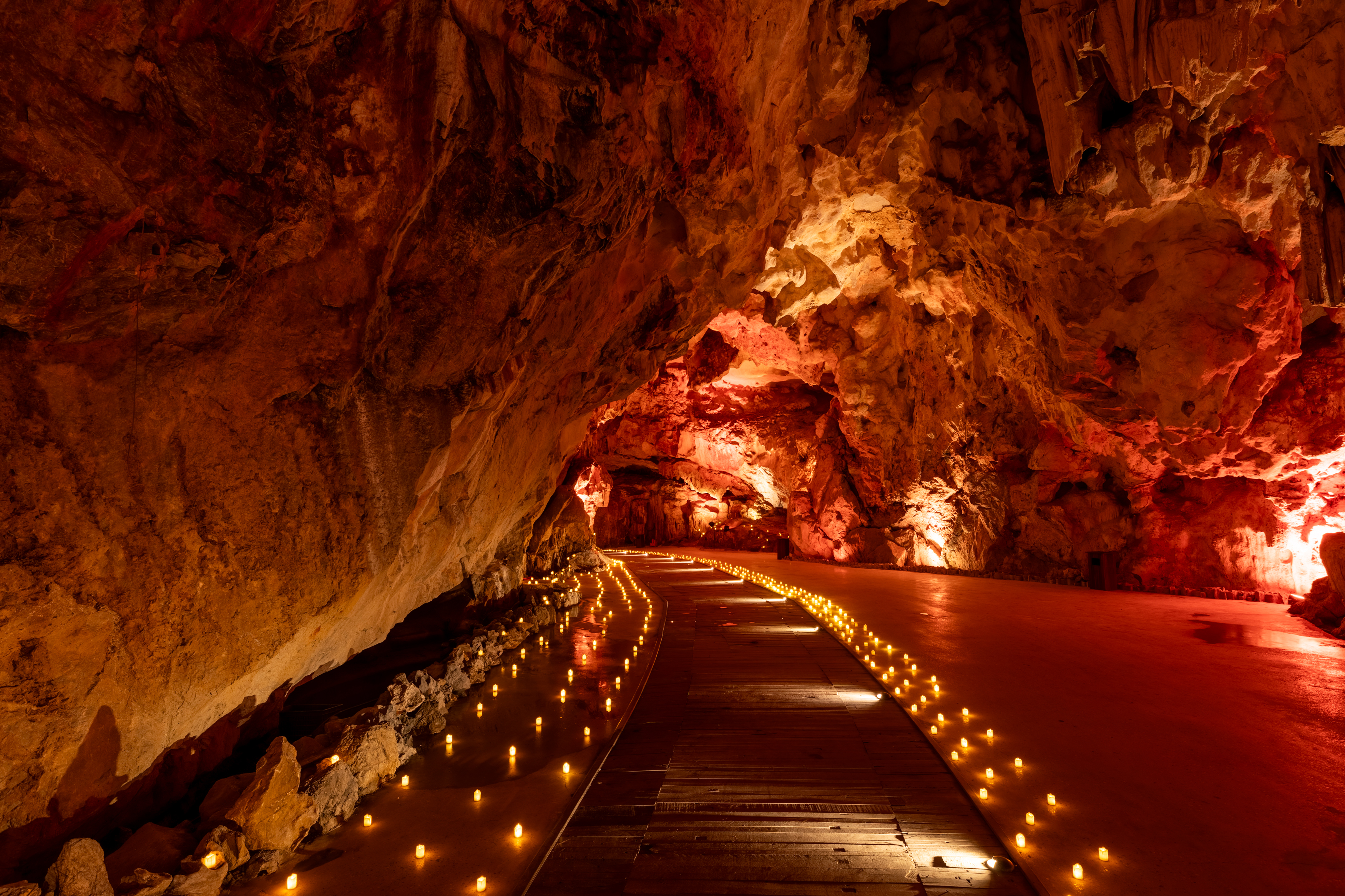 3-Day Vietnam Tour: Ninh Binh, Ha Long Bay & Dragon Pearl Cave Dinner Show