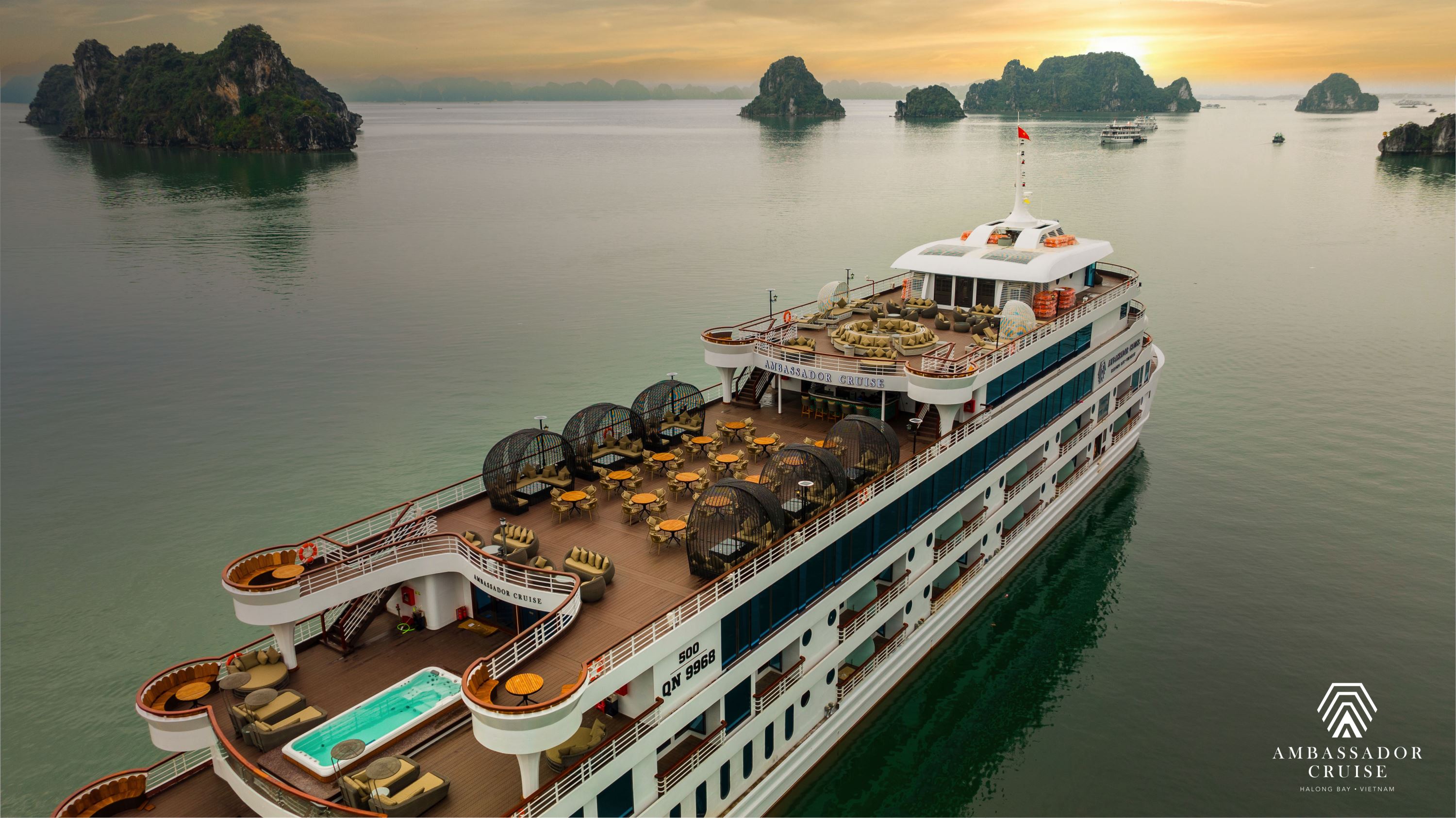 3-Day Vietnam Tour: Ninh Binh, Ha Long Bay & Dragon Pearl Cave Dinner Show