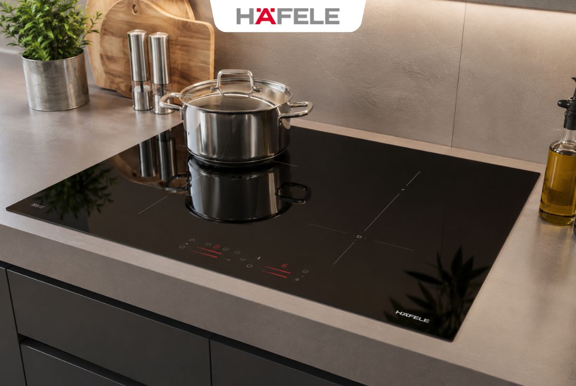 Mặt kính bếp từ loại nào bền và dễ vệ sinh hơn? - HafelePro Vai trò quan trọng của mặt kính bếp từ đối với độ bền và thẩm mỹ