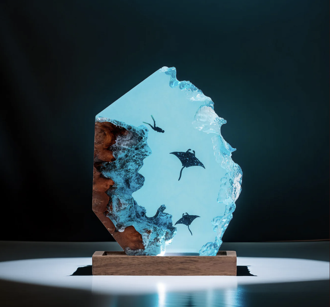 ocean depths manta ray resin lamp