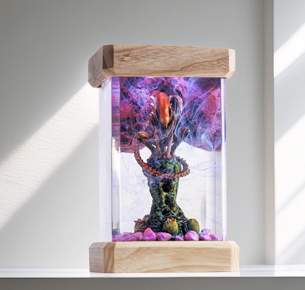 xenomorph resin lamp