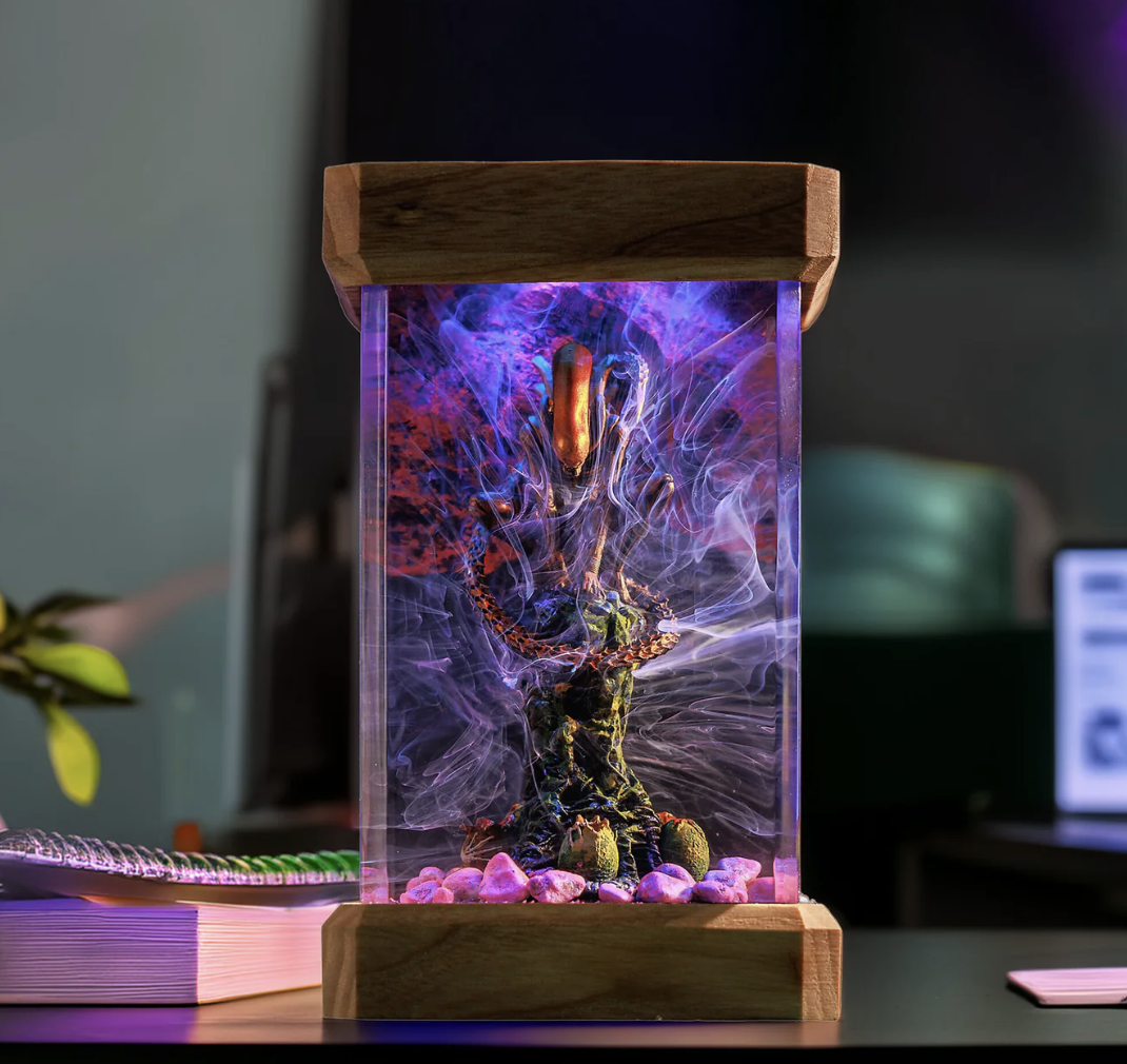 xenomorph resin lamp