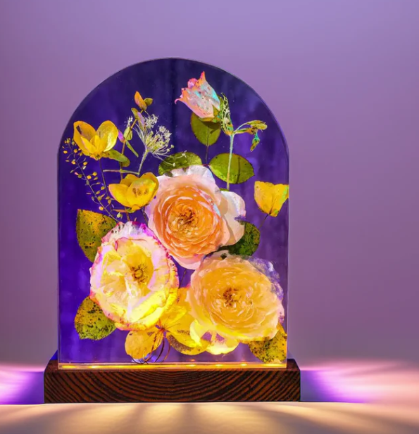 lisianthus bouquet resin lamp