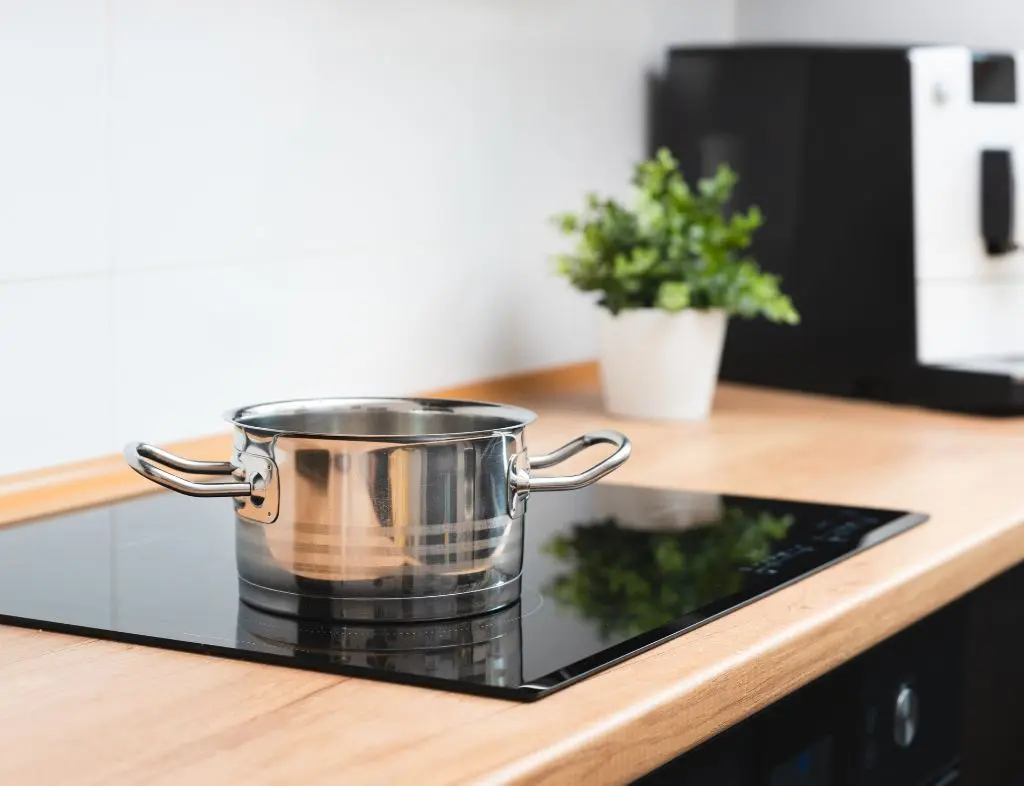 Giải Đáp “Bếp Điện Từ Có Kén Nồi Không” Và Hướng Dẫn Chọn Nồi Inox, Gang, Đa Lớp Phù Hợp. Tránh Lỗi “Bếp Không Nhận Nồi” Cực Đơn Giản – Ai Cũng Làm Được!