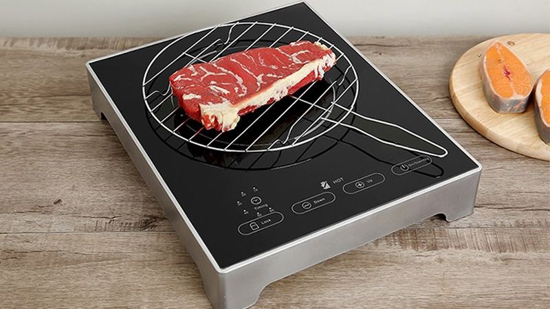 Nướng Thịt Bằng Bếp Điện Từ Hoàn Toàn Dễ Làm Nếu Biết Đúng Kỹ Thuật. Khám Phá Cách Chọn Dụng Cụ Phù Hợp, Mẹo Nướng Ít Khói, Hạn Chế Dầu Mỡ Và Hướng Dẫn Cách Nướng Thịt Bằng Bếp Điện Từ Không Lo Hỏng Bếp – Không Giảm Tuổi Thọ