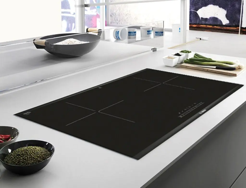 Kinh Nghiệm Mua Bếp Từ Đức Giúp Bạn Tránh 7 Sai Lầm Phổ Biến: Chọn Sai Mặt Kính, Nhầm Hàng Xách Tay, Mua Không Đúng Công Suất Hay Chọn Nhầm Thương Hiệu. Tư Vấn Mua Bếp Từ Đức Nhập Khẩu Nguyên Chiếc – Giá Tốt Tại Phan Bếp.