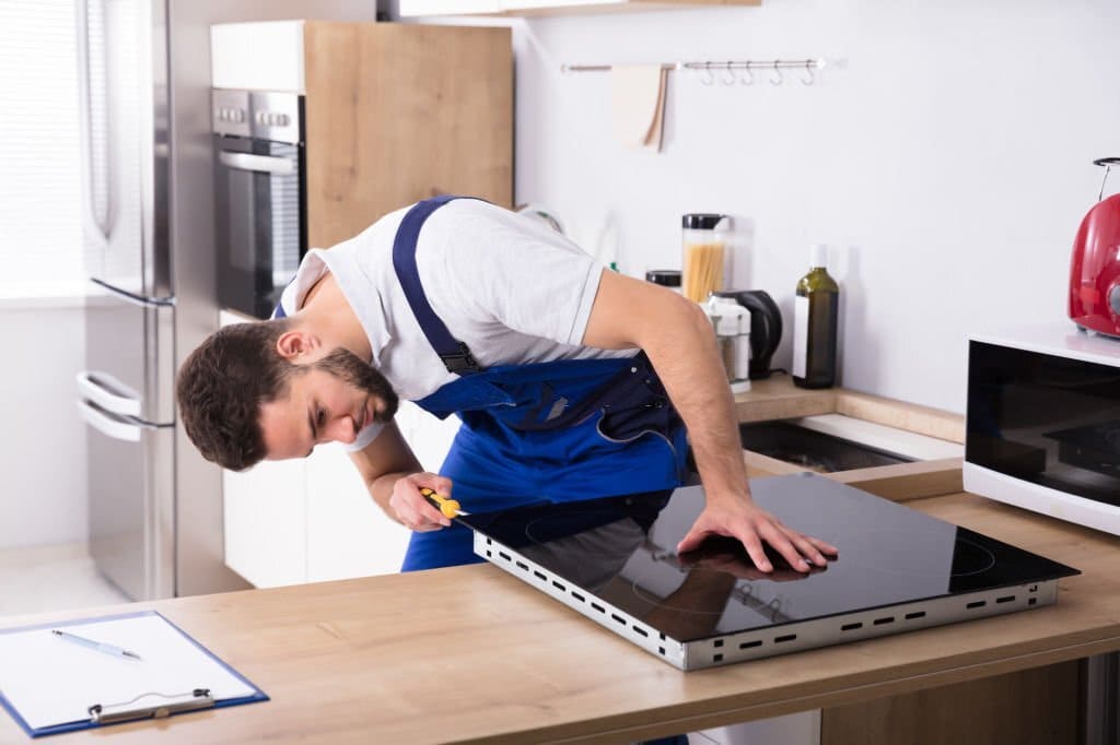 Thay Mặt Kính Bếp Từ Cần Gọi Đơn Vị Chuyên Nghiệp, Không Tự Thay Tại Nhà