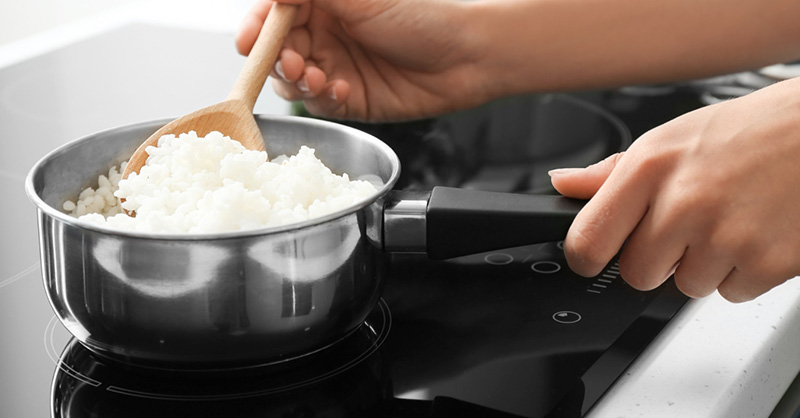 Nấu Cơm Bằng Bếp Từ Có Được Không? Hoàn Toàn Có Thể Nấu Cơm Bằng Bếp Từ, Giúp Nấu Cơm Nhanh Và Tiết Kiệm Điện Hơn