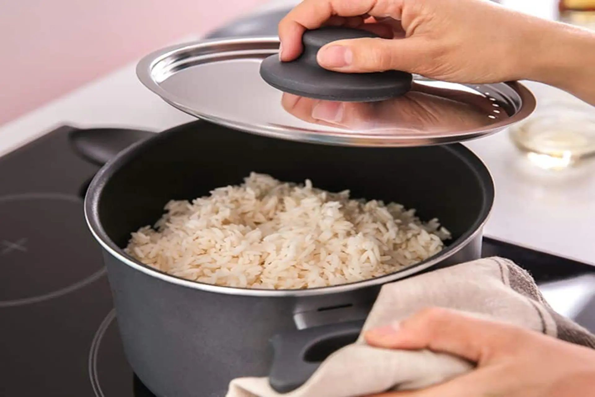 Nấu Cơm Bằng Bếp Từ Tiết Kiệm Điện Hơn So Với Khi Nấu Bằng Nồi Cơm Điện