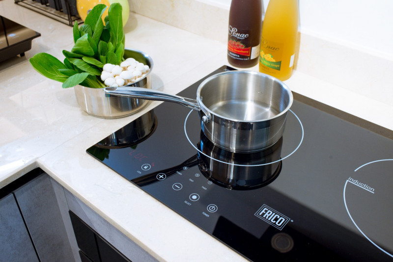 Hướng Dẫn Sử Dụng Bếp Từ Đúng Cách Giúp Bếp Bền 10 Năm, Tránh Lỗi E0, E1, E3, E7, E8, E9. Chia Sẻ Cách Dùng Bếp Từ, Cách Mở Khóa Bếp Từ, Cách Tắt Bếp Điện Từ, Xử Lý Bếp Từ Bị Ẩm, Tràn Nước Và Mẹo Phòng Tránh Hỏng Mạch.