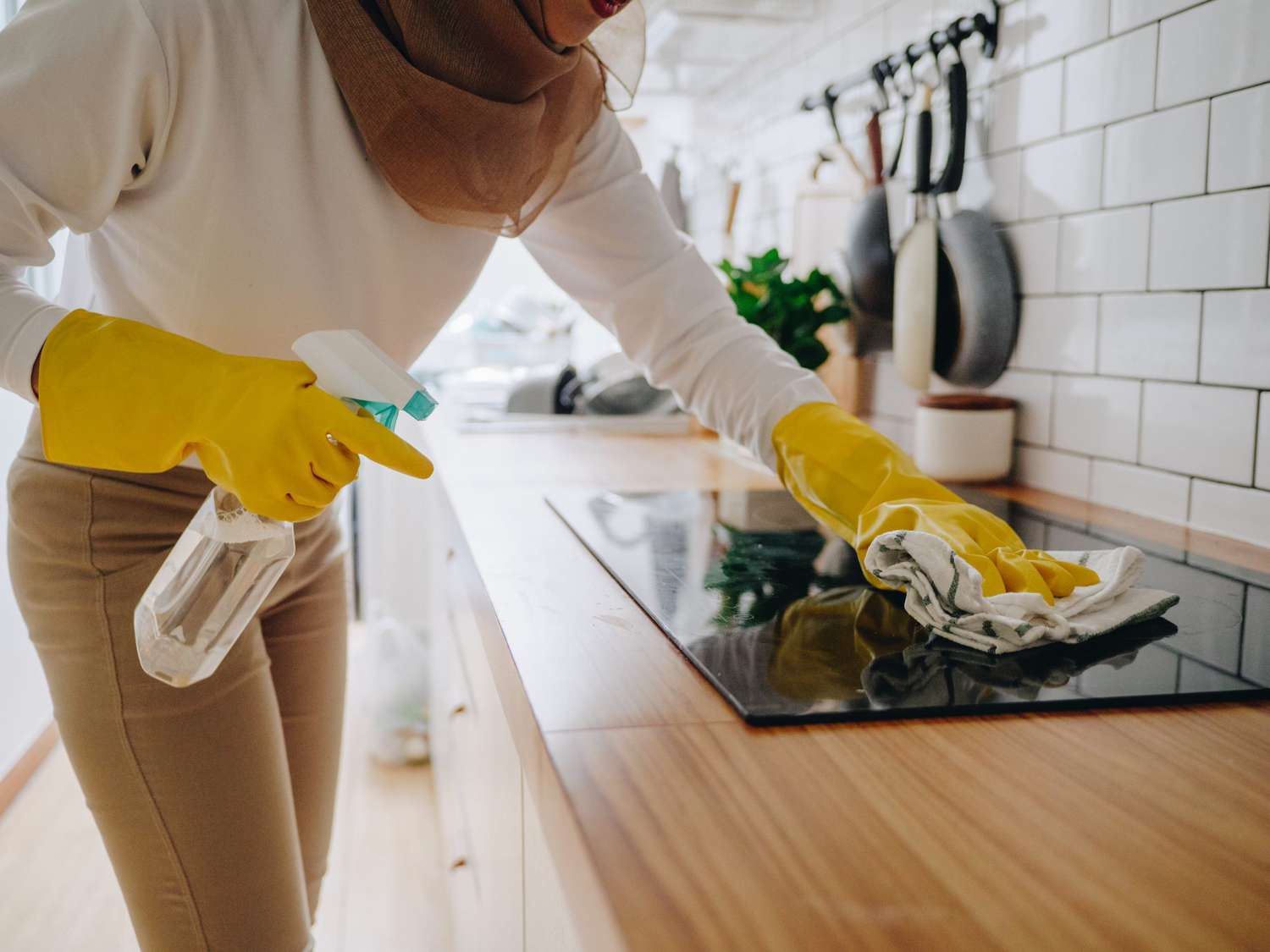 Hướng Dẫn Cách Bảo Dưỡng Bếp Từ Đúng Cách