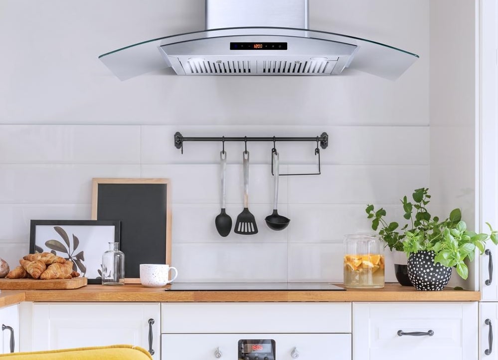Nên Chọn Máy Hút Mùi Bếp Kính Cong Có Kích Thước Bằng Hoặc Lớn Hơn Mặt Bếp