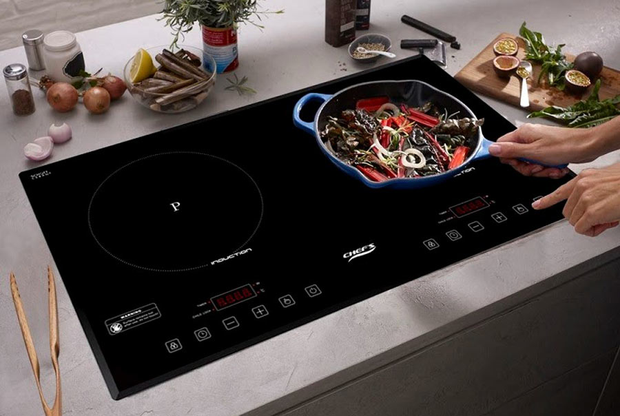 Sửa Bếp Điện Từ Khi Gặp Lỗi Đột Ngột Như Bếp Đang Nấu Bị Ngắt, Báo Lỗi E2/E5/E6/E7, Rò Điện, Loạn Cảm Ứng… Hướng Dẫn Thực Tế Từ Chuyên Viên Kỹ Thuật Giúp Chẩn Đoán Chính Xác Và Xử Lý Ngay Tại Nhà Chỉ Trong Vài Phút.