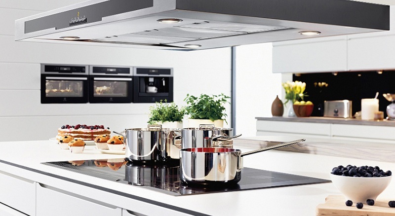Bếp Từ Âm Là Loại Bếp Được Lắp Đặt Âm Xuống Mặt Đá Tủ Bếp, Chỉ Để Lộ Phần Mặt Kính Phía Trên Bếp Từ Âm Là Loại Bếp Được Lắp Đặt Âm Xuống Mặt Đá Tủ Bếp, Chỉ Để Lộ Phần Mặt Kính Phía Trên