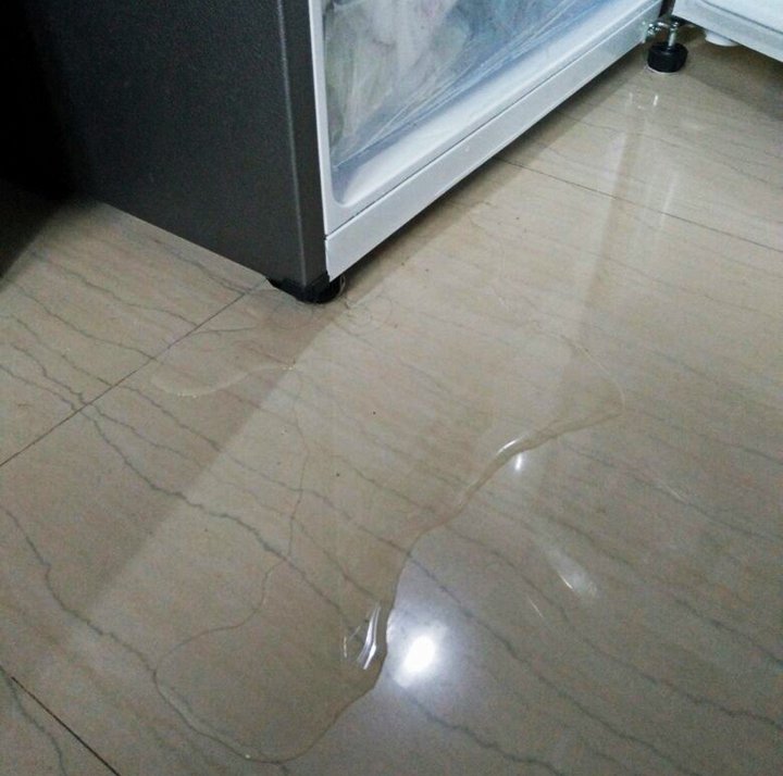 Bạn Lo Lắng Vì Tủ Lạnh Bị Chảy Nước Ra Sàn Hoặc Bên Trong Ngăn Mát? Đọc Ngay Bài Viết Để Biết Cách Xử Lý Nhanh Chóng Và Mẹo Bảo Quản Tủ Lạnh Bền Bỉ Nhất.