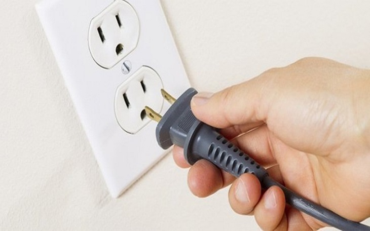 Phòng Tránh Tủ Lạnh Bị Hỏng Và Gây Nguy Hiểm Khi Bị Ngập Nước: Rút Điện Khi Vắng Nhà Lâu Ngày
