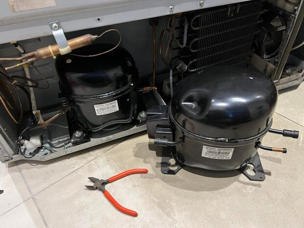 Block Tủ Lạnh Có Nhiệm Vụ Hút Dung Môi Tạo Lạnh (Gas) Từ Dàn Lạnh Để Nén Dưới Áp Suất Cao, Chuyển Từ Thể Khí Sang Thể Lỏng, Sau Đó Đẩy Vào Dàn Nóng Để Giải Nhiệt Và Lặp Lại Chu Kỳ.