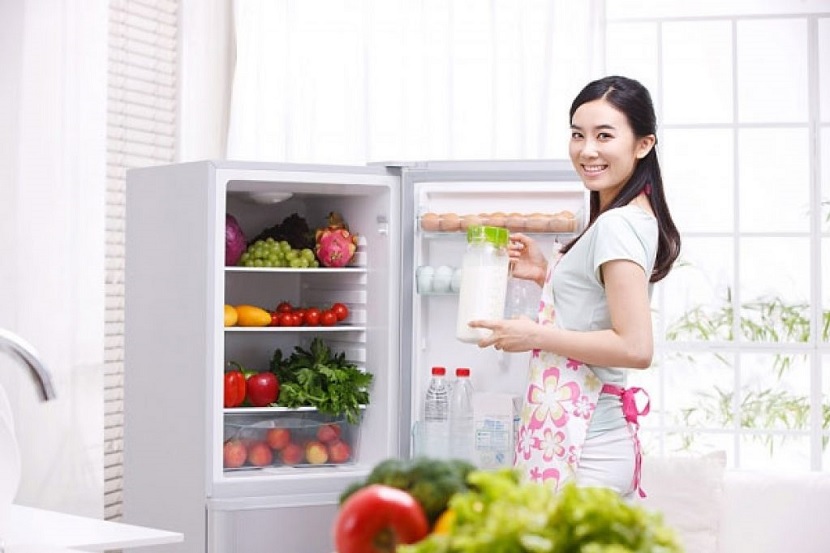 Hướng dẫn cách khử mùi tủ lạnh hiệu quả bằng nguyên liệu tự nhiên và thiết bị chuyên dụng. Phan Bếp giúp bạn xử lý mọi mùi hôi khó chịu, bảo vệ sức khỏe gia đình.