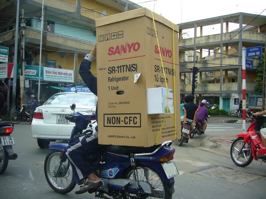 Những Lưu Ý Cần Biết Khi Chở Tủ Lạnh Bằng Xe Máy Những Lưu Ý Cần Biết Khi Chở Tủ Lạnh Bằng Xe Máy