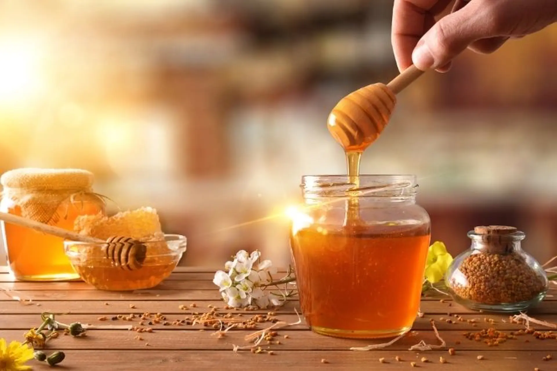 Mật Ong Để Tủ Lạnh Được Không? Khám Phá Lý Do Không Nên Để Mật Ong Vào Tủ Lạnh Và Cách Bảo Quản Chuẩn Giúp Giữ Trọn Dinh Dưỡng.