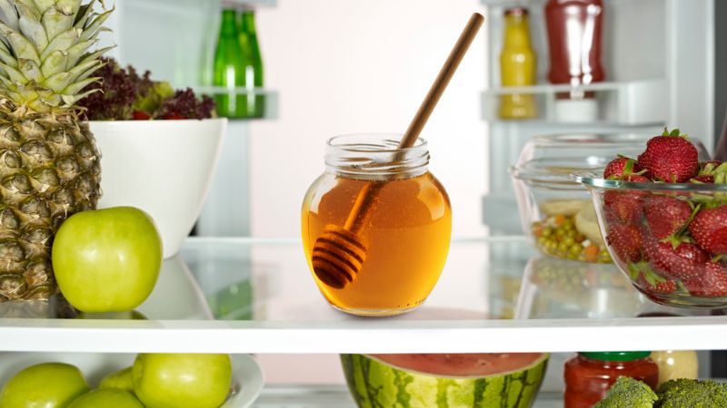 Mật Ong Thật Bỏ Tủ Lạnh Có Đông Không? Có Nhưng Chỉ Trở Nên Dẻo Quánh Như Mạch Nha