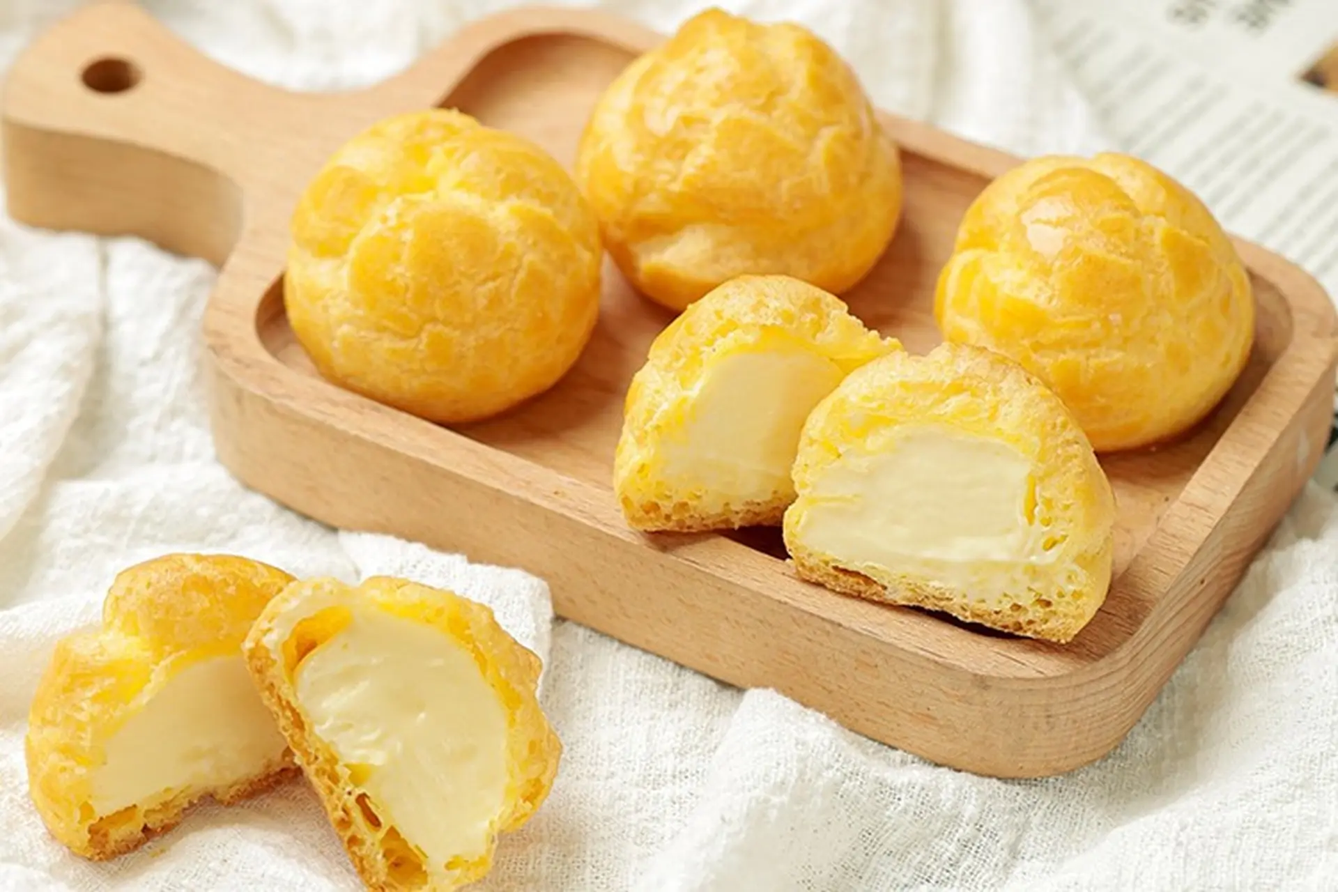 Bánh Su Kem Có Để Tủ Lạnh Được Không? Bánh Su Kem Bắt Buộc Phải Để Lạnh Vì Nhân Kem Bên Trong Rất Nhanh Hỏng