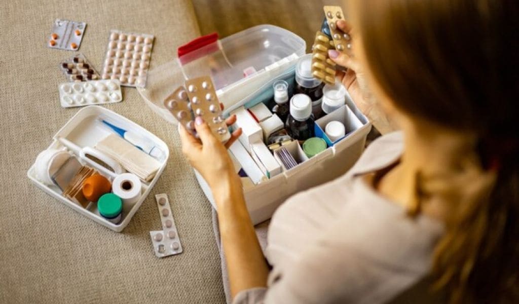 Nếu Bắt Buộc Phải Để Thuốc Trong Tủ Lạnh, Nên Để Thuốc Trong Một Hộp Nhựa Kín Có Nắp Đậy