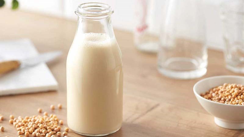 Sữa Đậu Nành Để Tủ Lạnh Được Bao Lâu Và Có Nên Để Qua Đêm? Phan Bếp Chia Sẻ Hướng Dẫn Chi Tiết Về Nhiệt Độ Và Dụng Cụ Bảo Quản Sữa Tốt Nhất Hiện Nay.