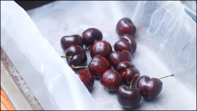 Cách Bảo Quản Cherry Khi Không Có Tủ Lạnh: Trải Phẳng, Đừng Để Cherry Chồng Đống Lên Nhau