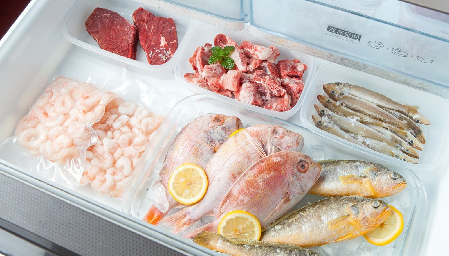 Bạn Lo Lắng Cá Bị Ươn? Khám Phá Cách Bảo Quản Cá Trong Tủ Lạnh Hiệu Quả, Từ Cá Tươi Đến Cá Kho. Mẹo Giữ Trọn Dinh Dưỡng Và An Toàn Cho Sức Khỏe Gia Đình.