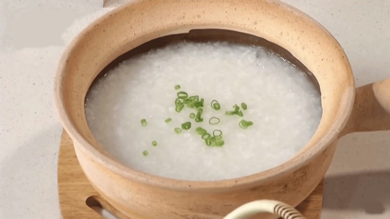 Nấu Cháo Trắng Để Tủ Lạnh Được Bao Lâu Là An Toàn? Khám Phá Thời Gian Lưu Trữ Tối Đa, Cách Nhận Biết Cháo Hỏng Và Mẹo Bảo Quản Cháo Cho Bé Cực Hiệu Quả.